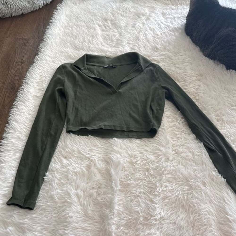 Zara dark green crop sweater size large‎